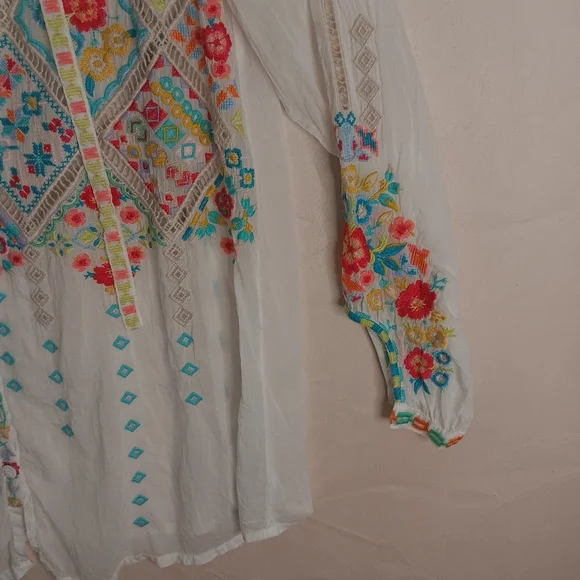 Johnny Was 🐞 White Asymmetrical Embellished Blouse